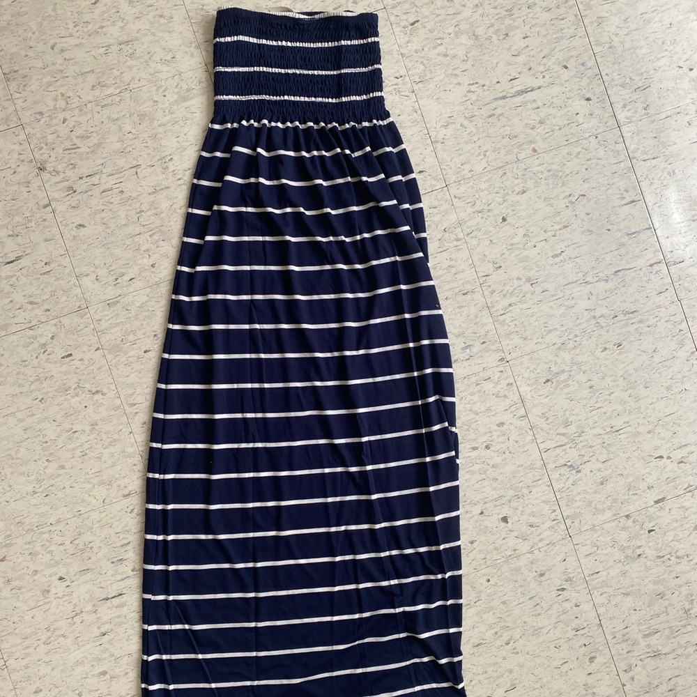 SUMMER DRESS FOR SELL GREAT FOR OUTDOORS.